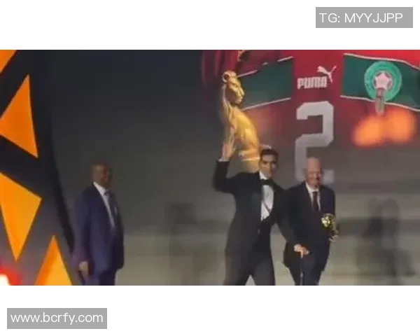 足球明星颁奖典礼上的动人献唱歌曲回顾与推荐